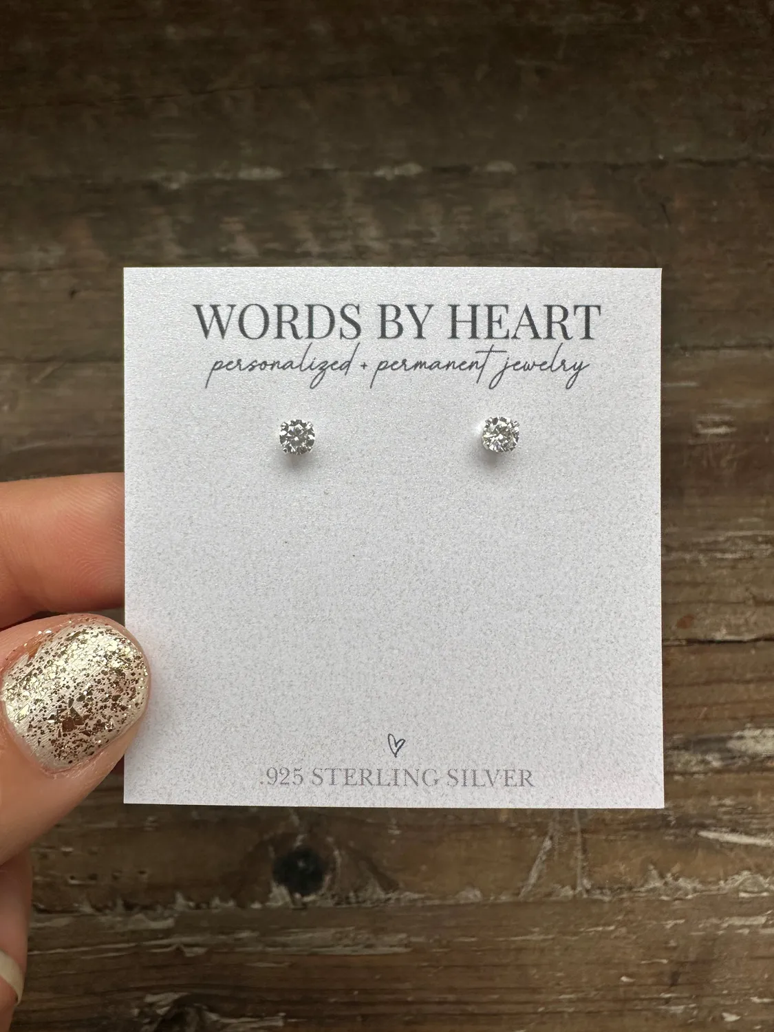 WordsByHeartCo 4mm Birthstone orecchini punto luce argento aprile