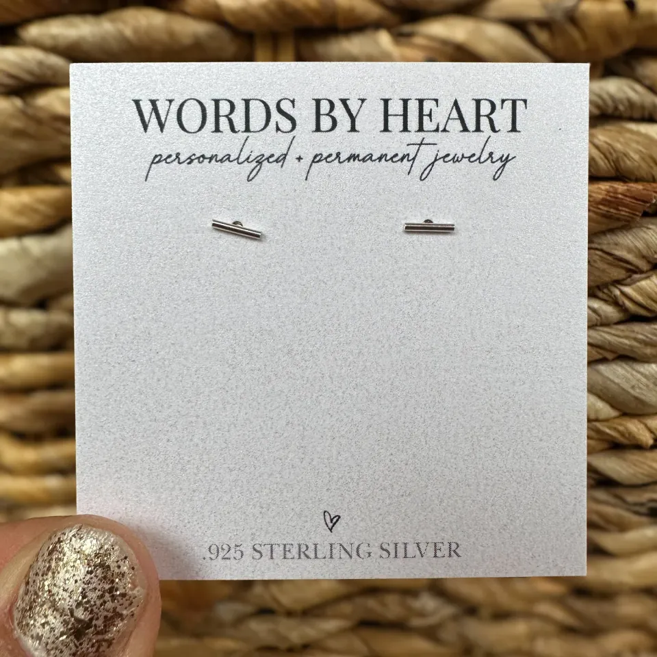WordsByHeartCo Mini Simple Bar orecchini barretta argento 925