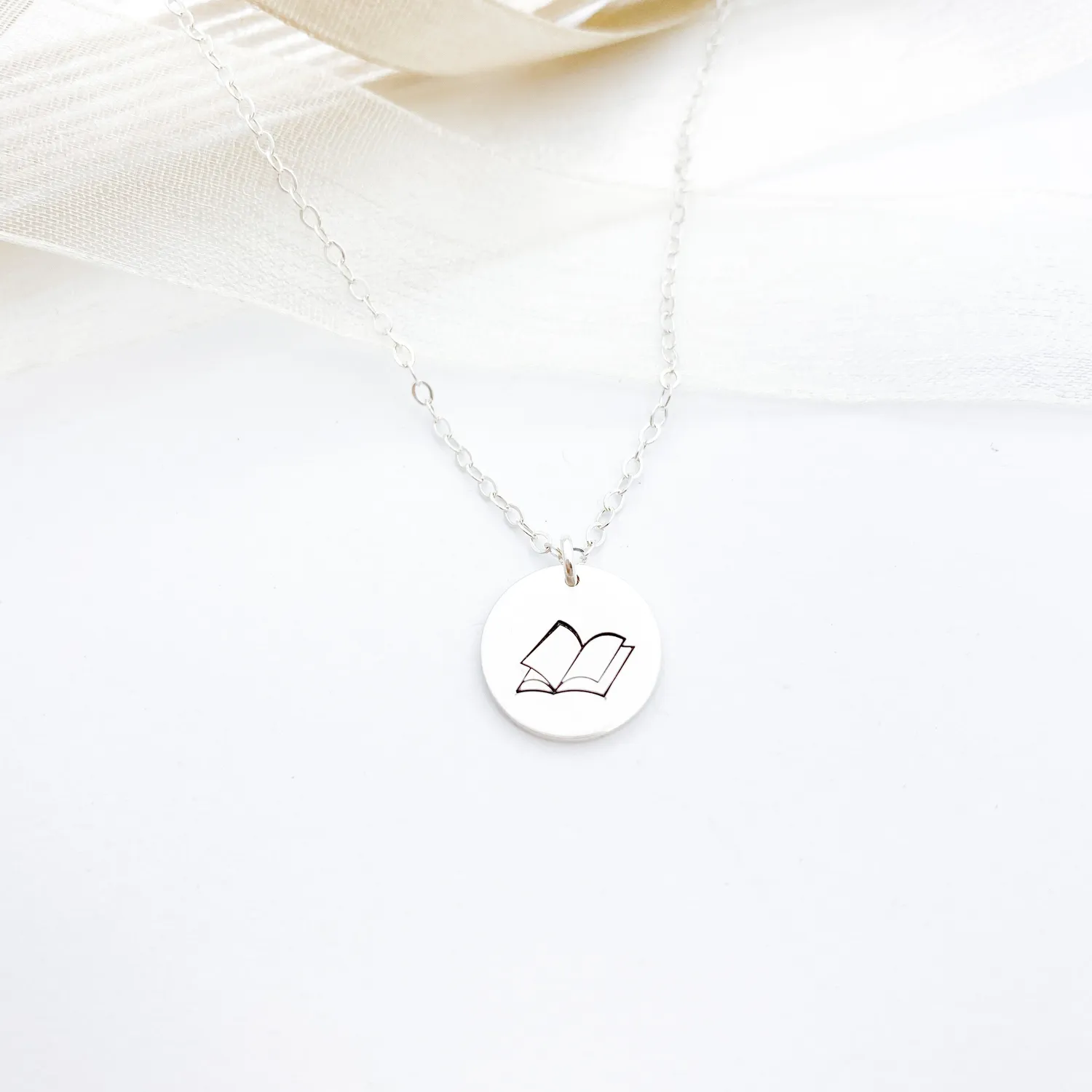 WordsByHeartCo Open Book Stamped Disc Collana Argento 925 45 cm