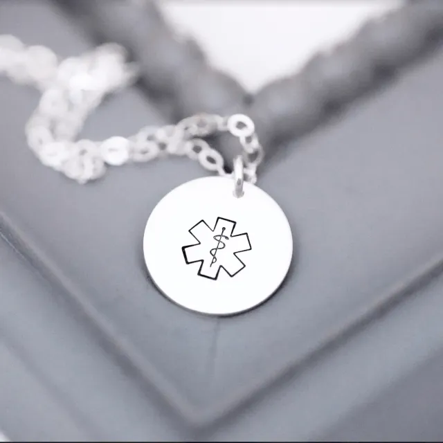 WordsByHeartCo Medical collana disco argento 925 18" emergenza