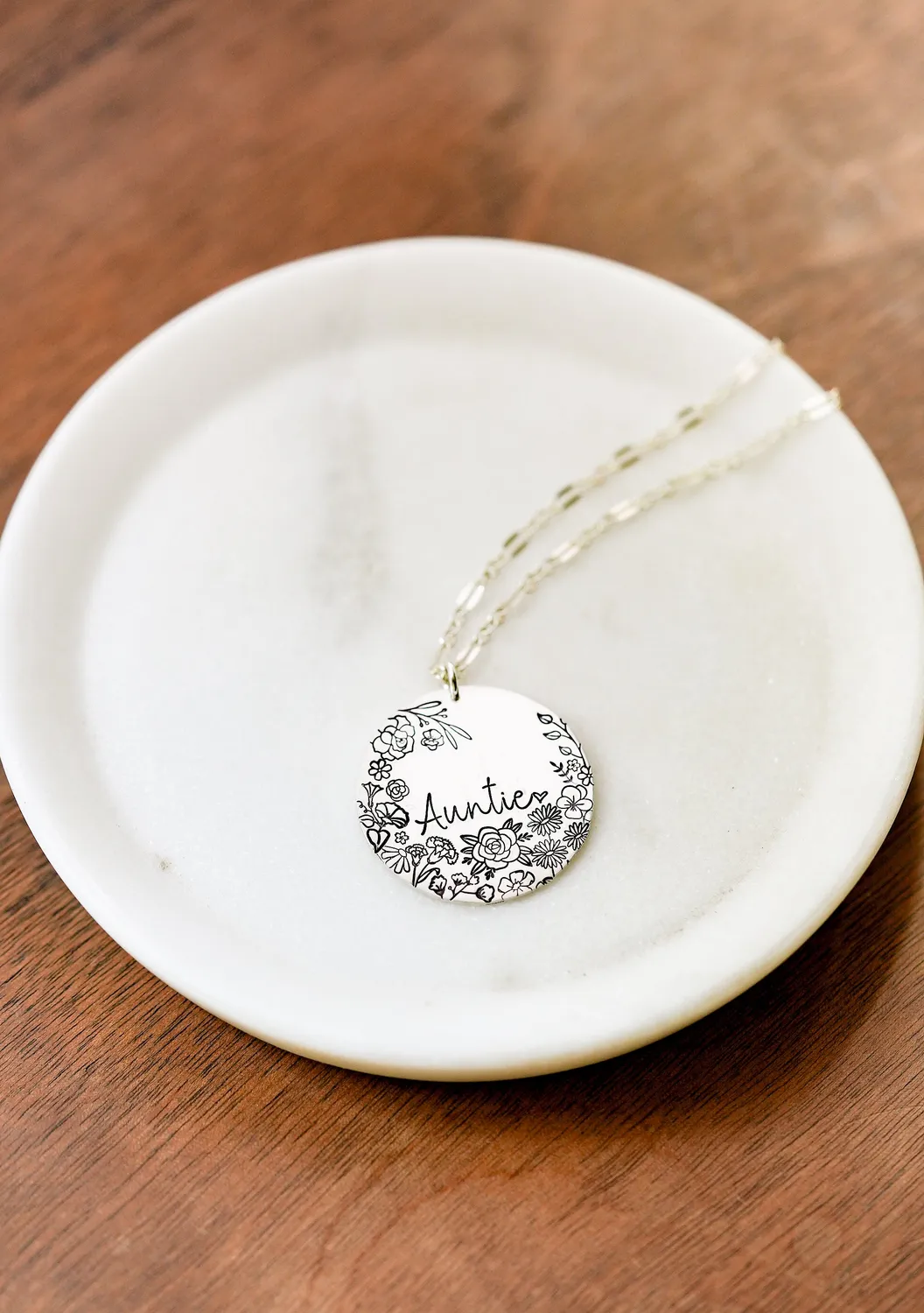 WordsByHeartCo Auntie collana disco nome 18" gold-filled