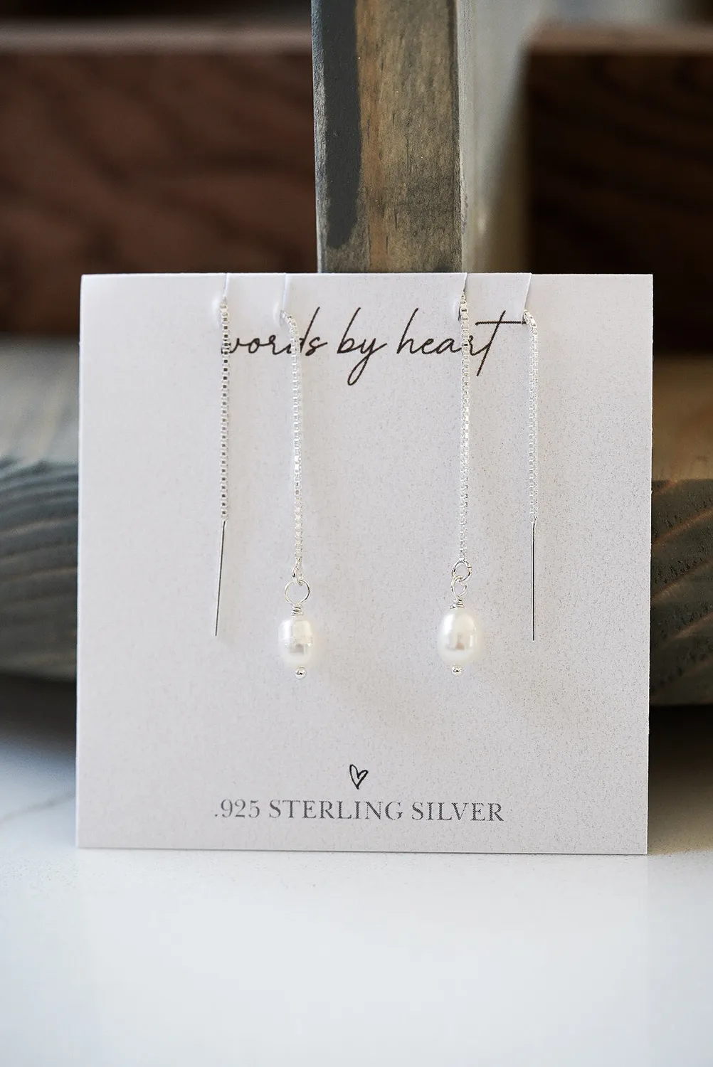 WordsByHeartCo Snow Drops orecchini filo argento perla 925