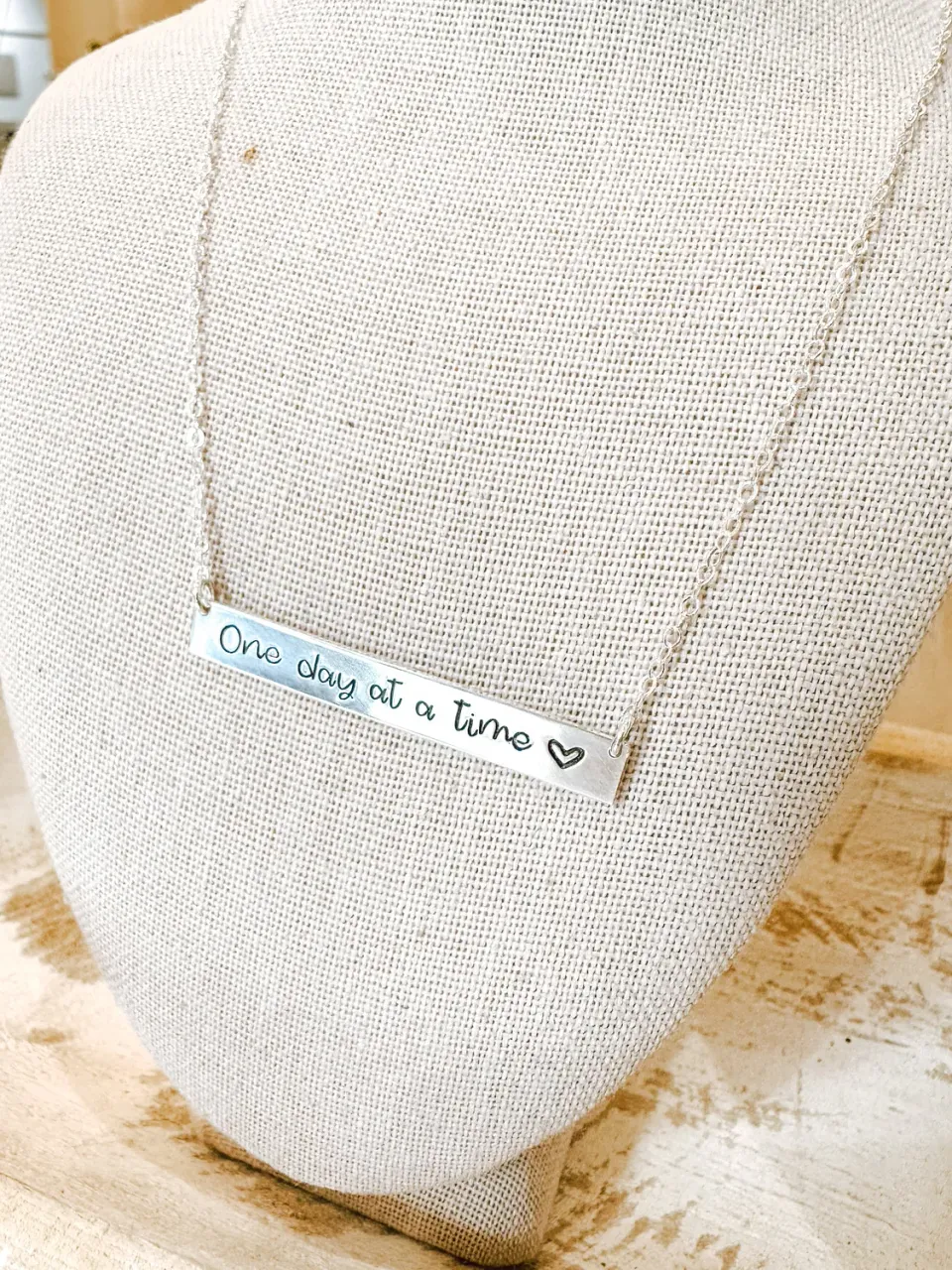 WordsByHeartCo One Day at a Time collana barra argento 925 18”