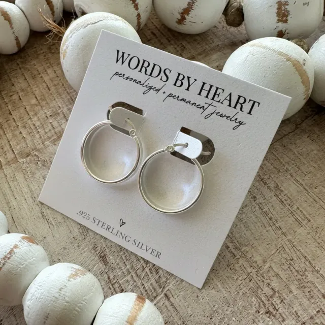 WordsByHeartCo Flat Hoops orecchini cerchio argento