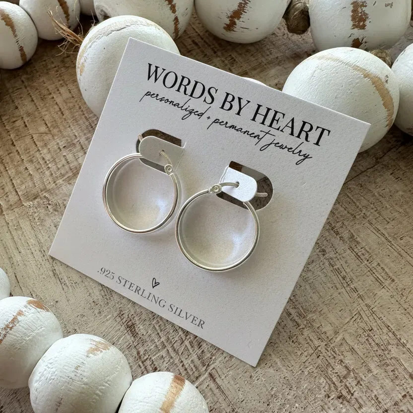 WordsByHeartCo Flat Hoops orecchini cerchio argento