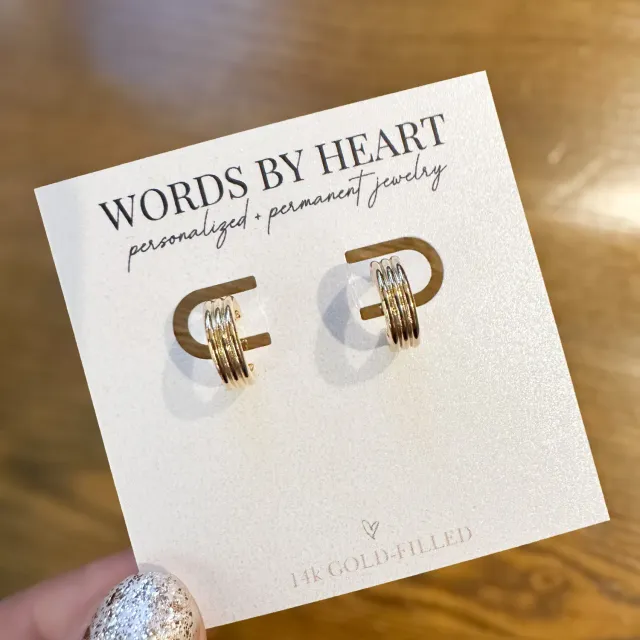 WordsByHeartCo Old Money orecchini cerchio argento 925 rigati