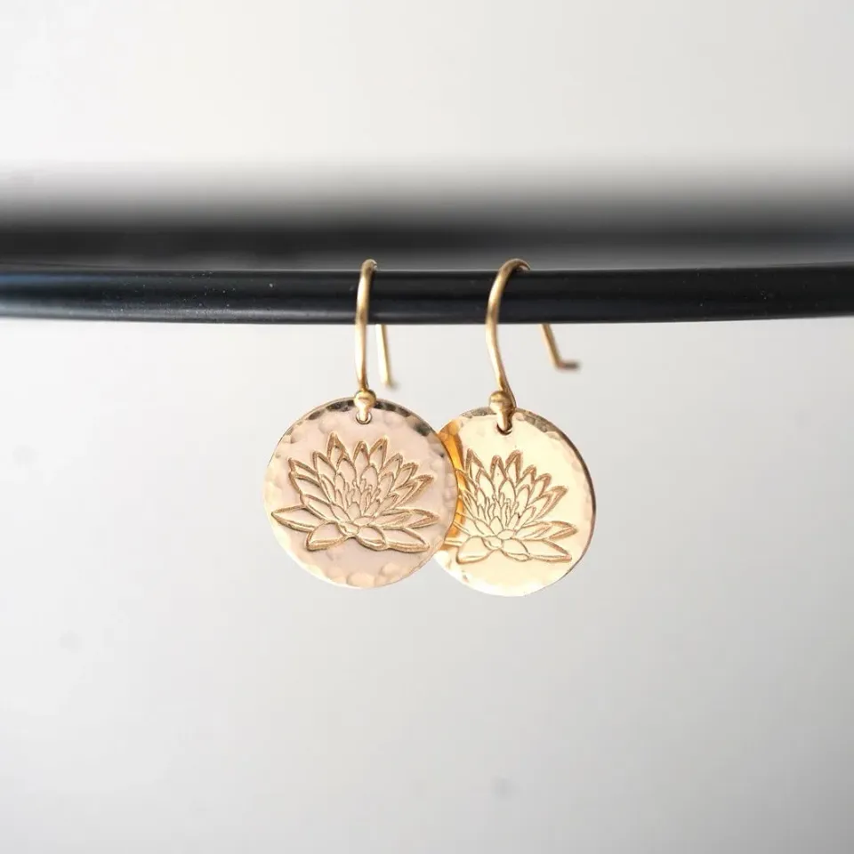WordsByHeartCo Birth Flower Disc Orecchini argento pendenti