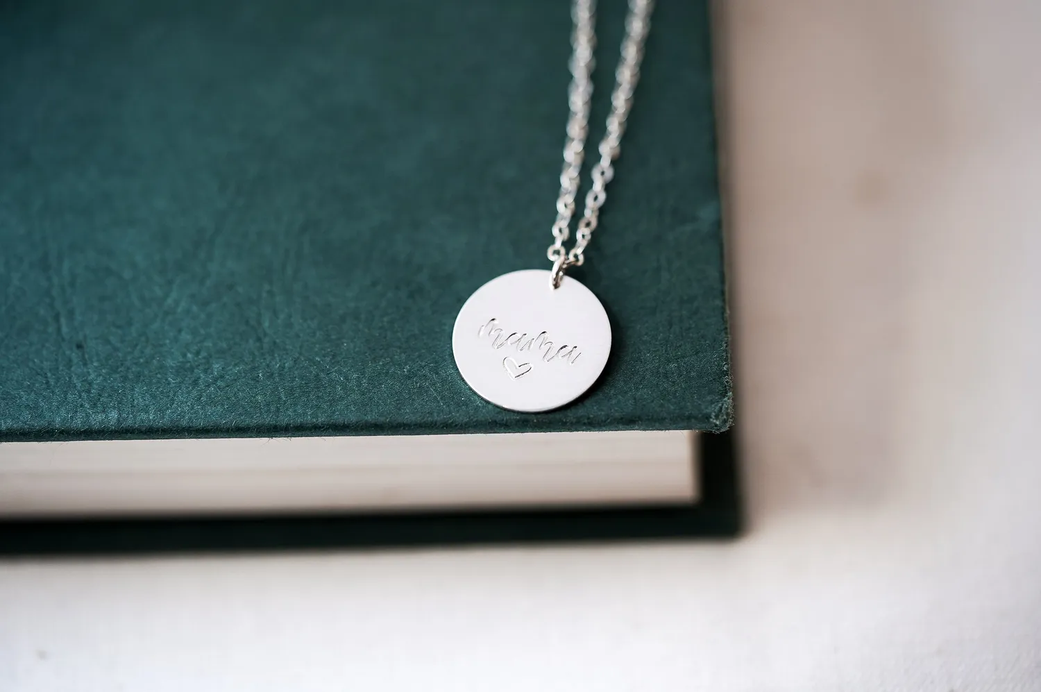 WordsByHeartCo Minimalist Mama collana disco 18" argento 925
