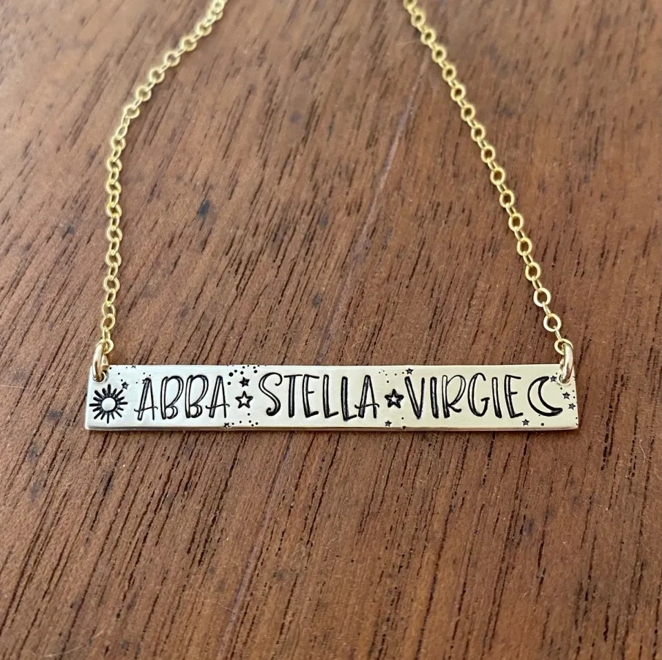 WordsByHeartCo Celestial Sky collana barra argento 925 incisa nomi