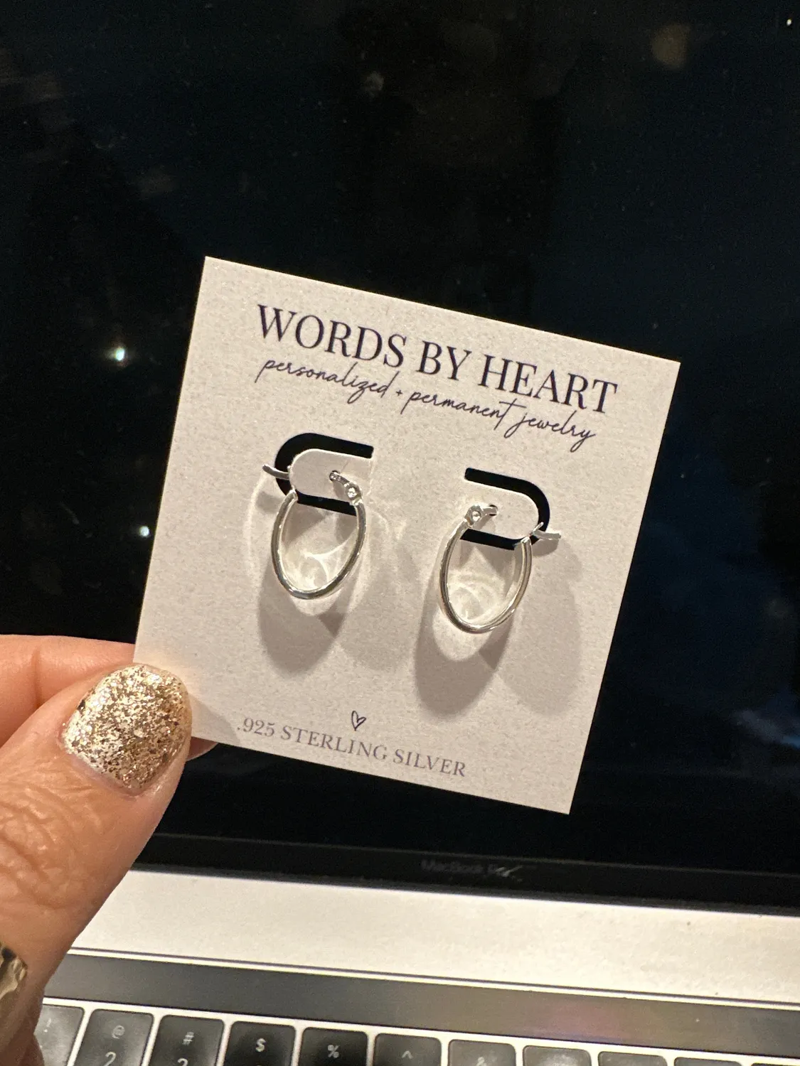 WordsByHeartCo Flat Oval Hoops Orecchini small argento twist