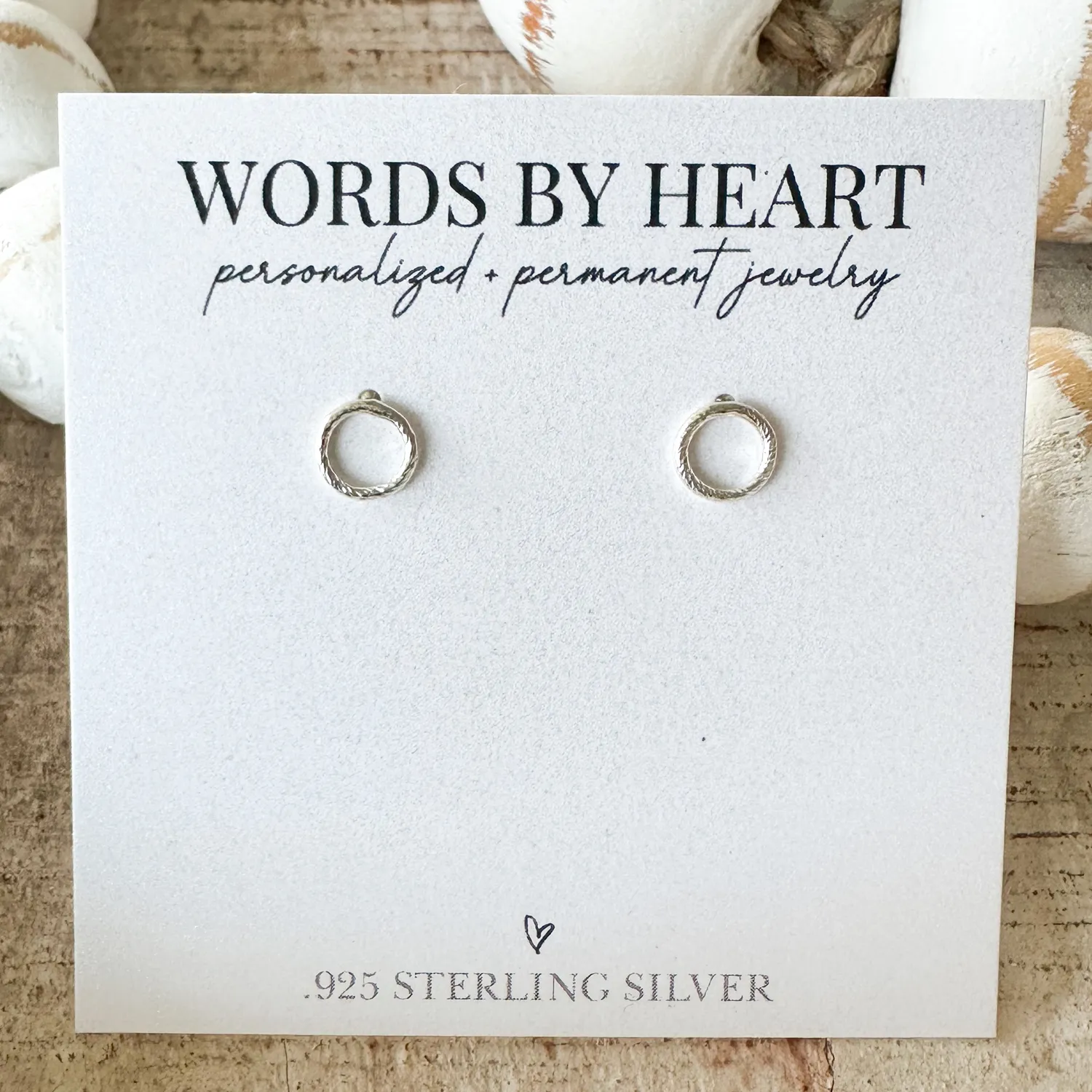 WordsByHeartCo Sparkle Circle orecchini bottone argento 6 mm