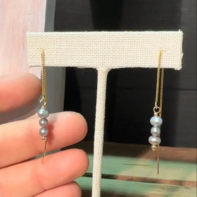 WordsByHeartCo Three Pearl orecchini threader argento 925 perle bianche