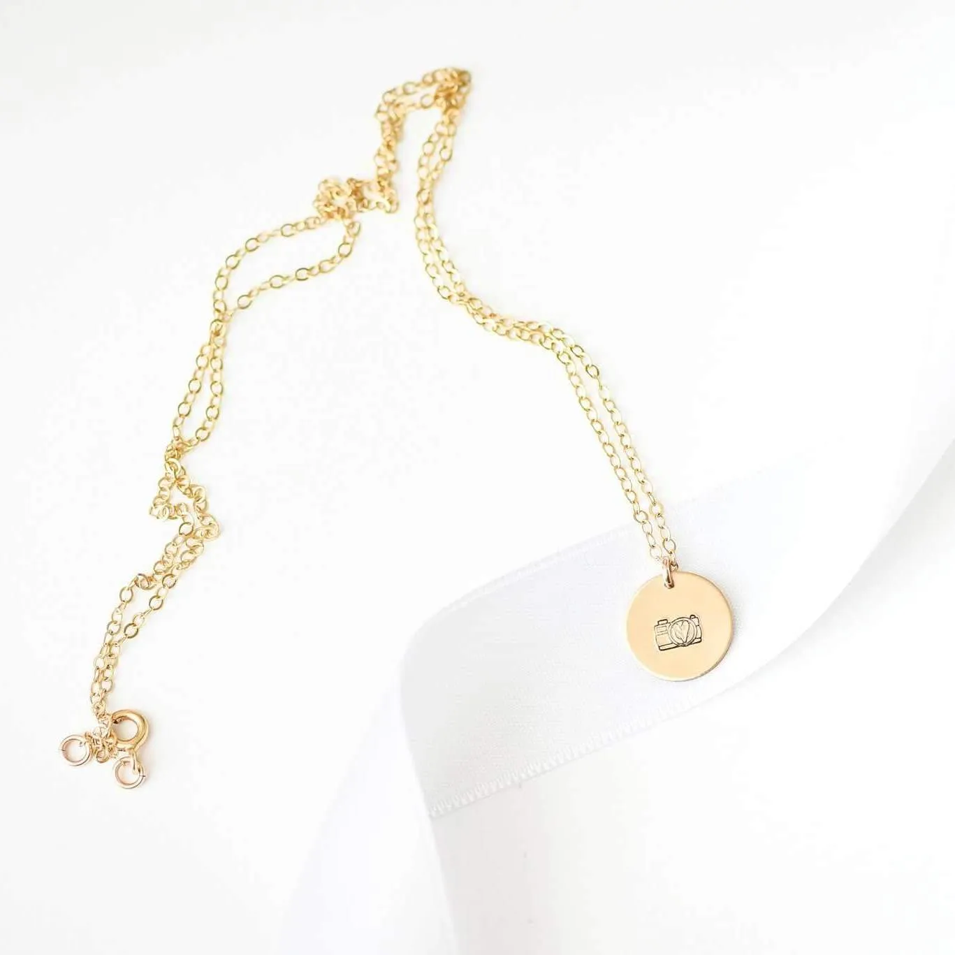 WordsByHeartCo Capturing Hearts Camera collana disco argento 40 cm