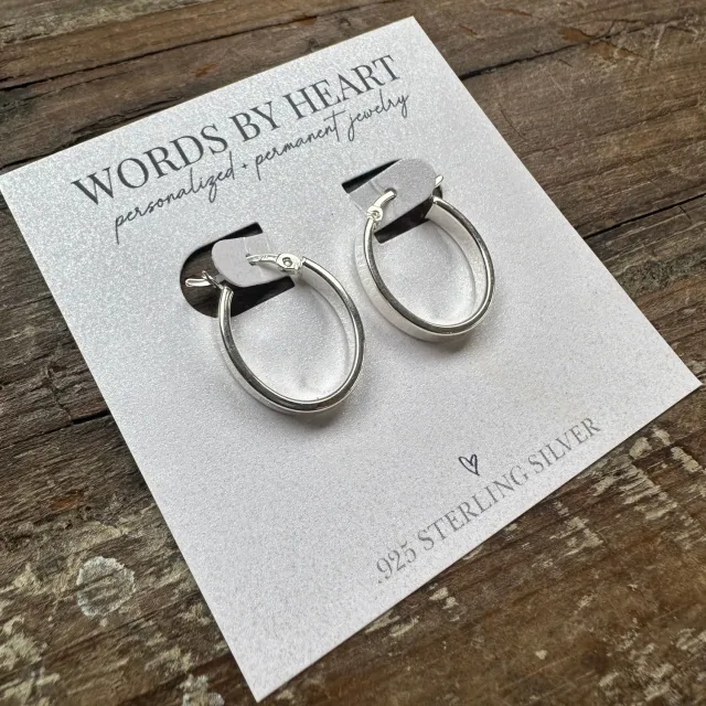 WordsByHeartCo Flat Oval Hoops Orecchini small argento twist
