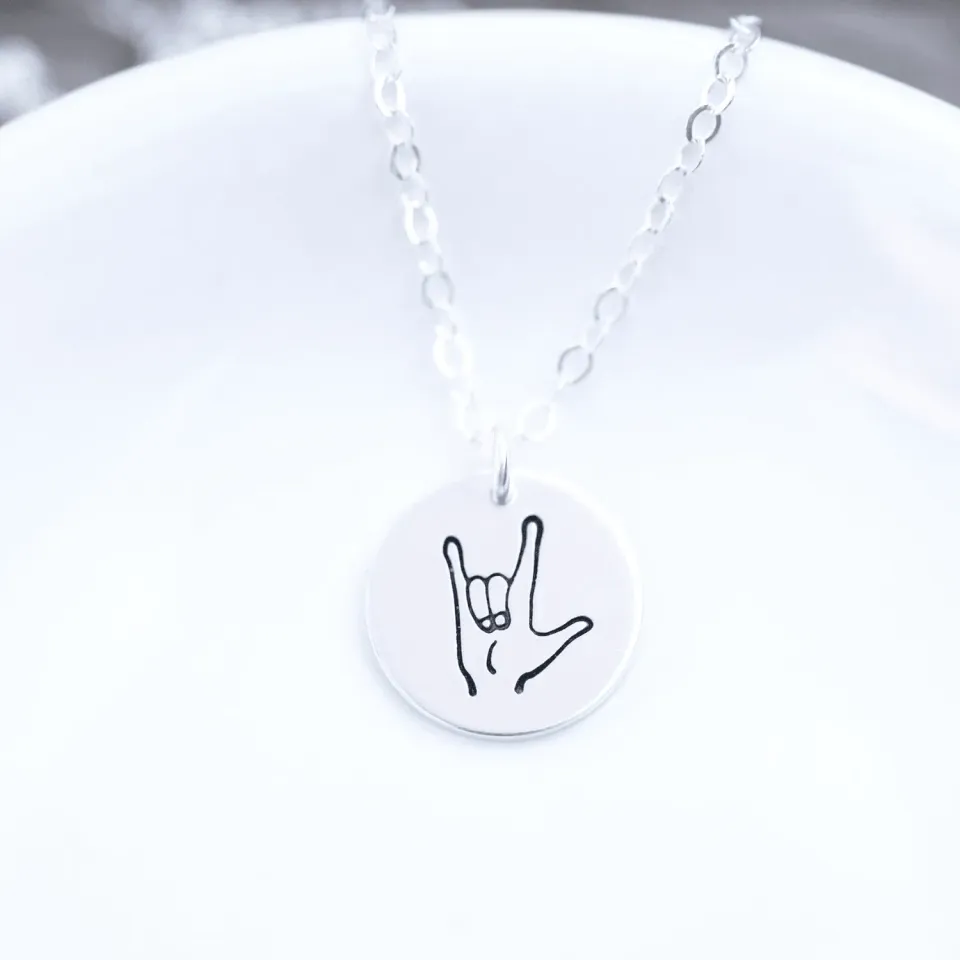 WordsByHeartCo ILY American Sign Language Dainty Disc collana argento 40cm