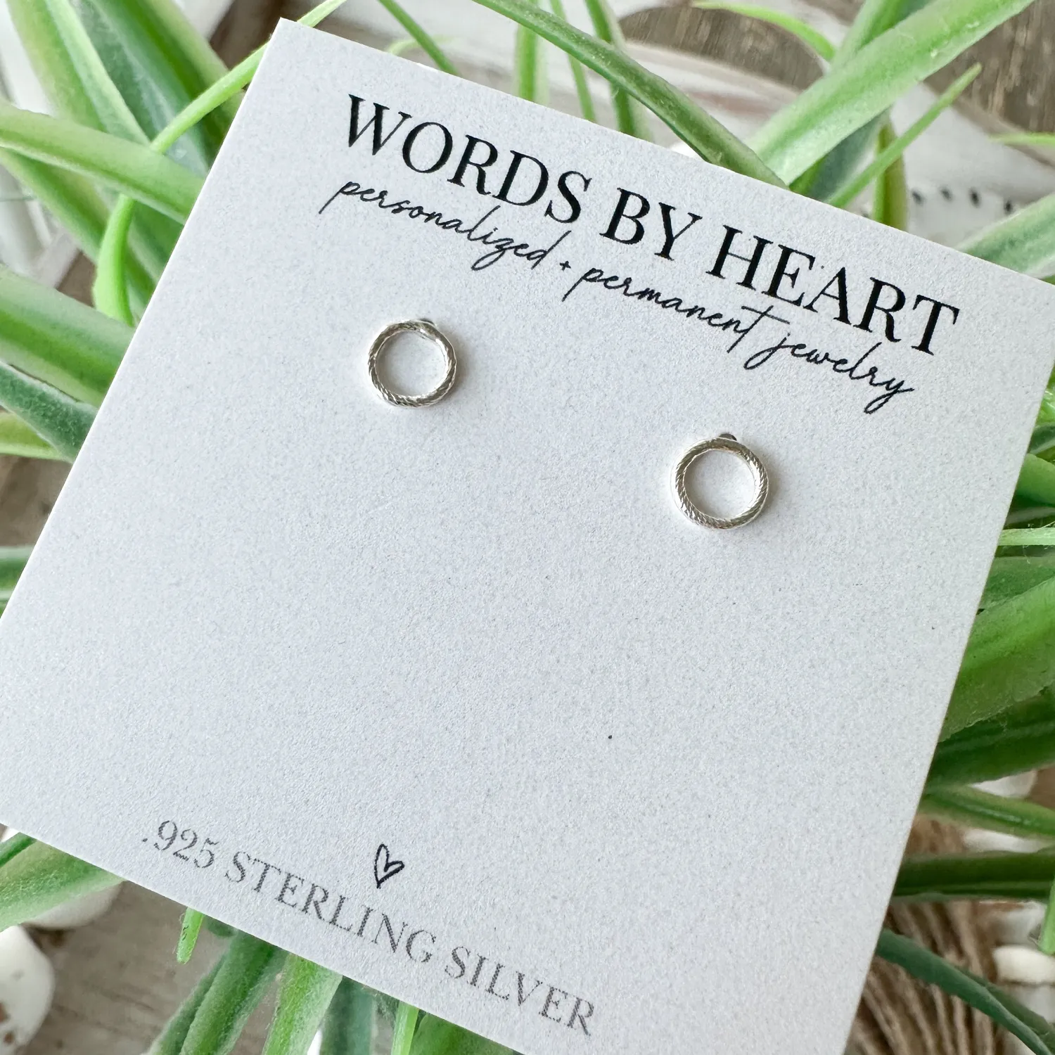 WordsByHeartCo Sparkle Circle orecchini bottone argento 6 mm