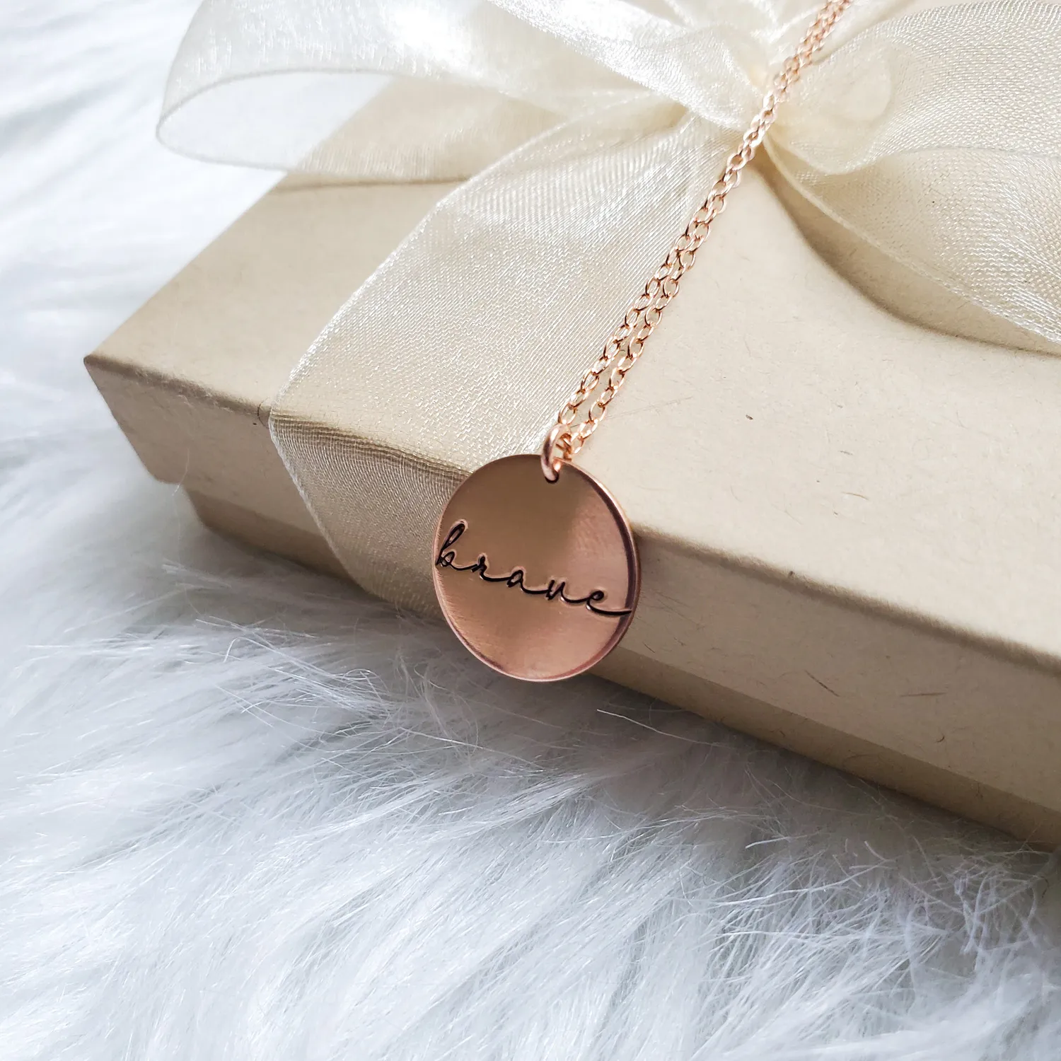WordsByHeartCo Word of the Year collana disco argento 925 incisa