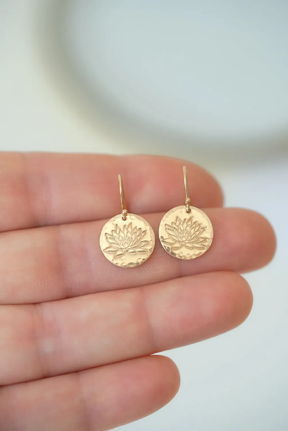 WordsByHeartCo Birth Flower Disc Orecchini argento pendenti