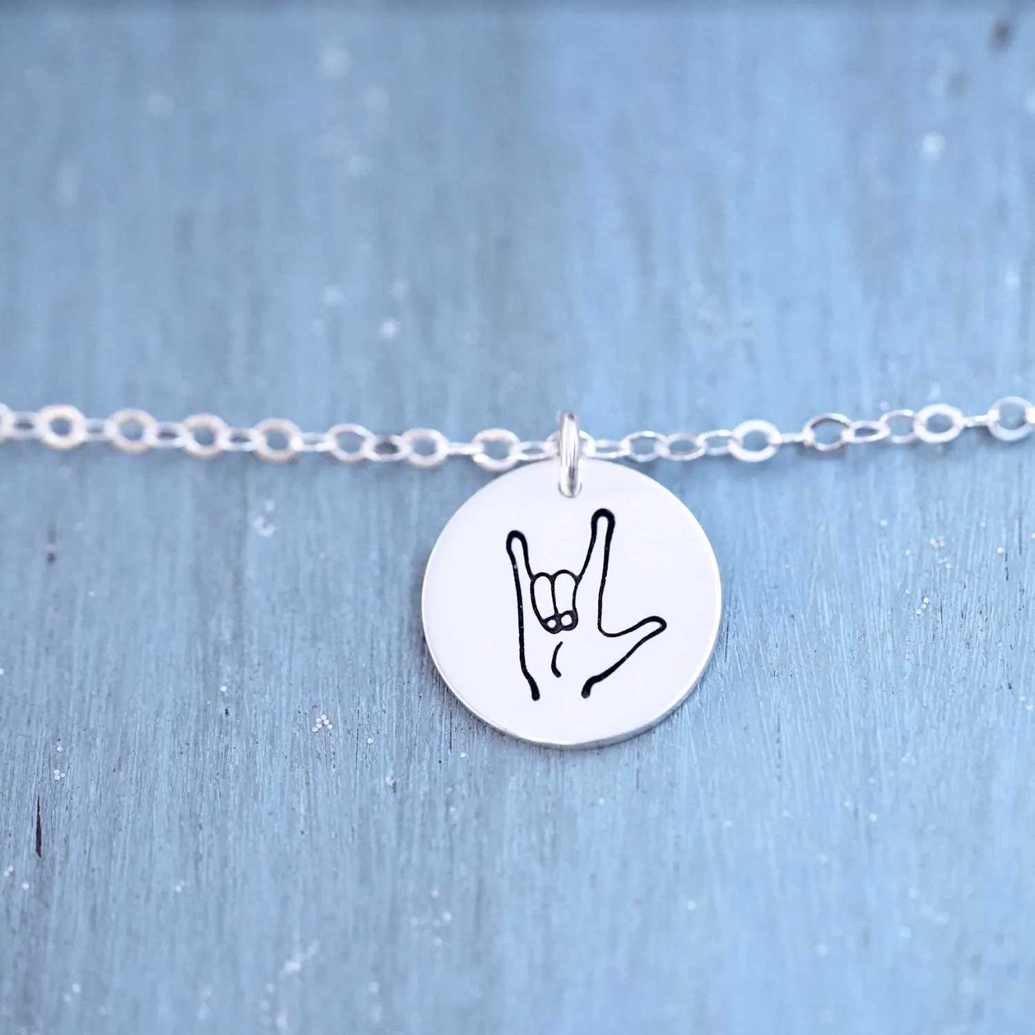 WordsByHeartCo ILY American Sign Language Dainty Disc collana argento 40cm