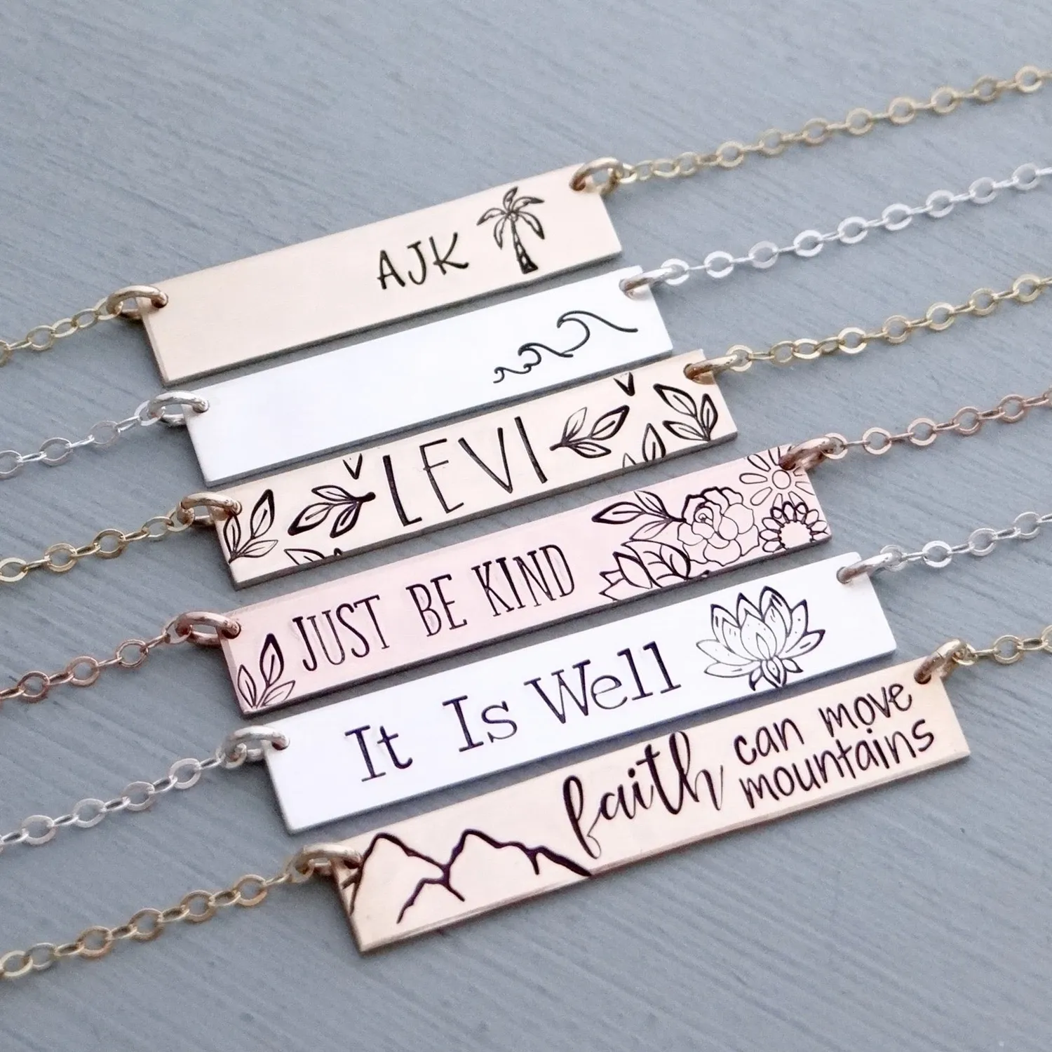 WordsByHeartCo Personalized Bar Collana argento small 16" incisa